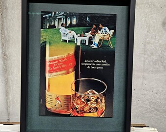 Moldura de madeira feita à mão com propaganda do Johnnie Walker Red Label