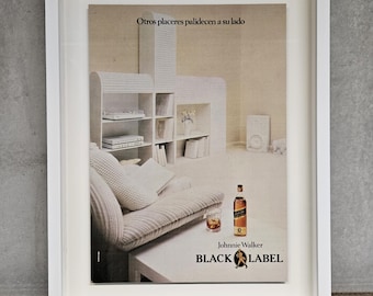 Cornice in legno fatta a mano con pubblicità antica della Johnnie Walker Black Label