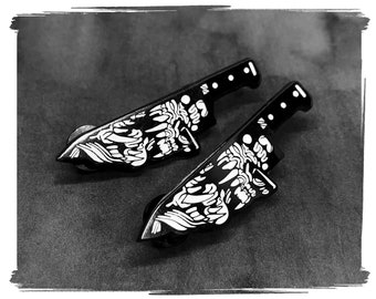 King Guro: Dead Reflection Hard Enamel Wolf Knife Pin (Glow in the Dark)