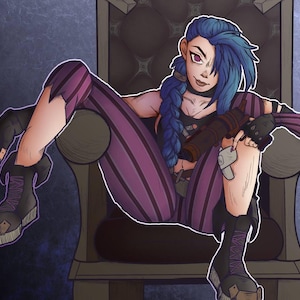 Puede incluir: Un atuendo a rayas morado y negro con una trenza azul y una pistola. La persona está sentada en un trono.