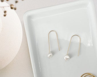Freshwater pearl earrings, gold wire earrings, pearl threader earrings, wedding earrings for brides, minimalist earrings pearl, minimal gold