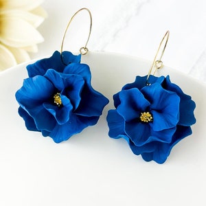 Indigo blue flower earrings for women, large flower earrings clay, botanical jewelry gift earrings dangle, clip on statement earring, unique