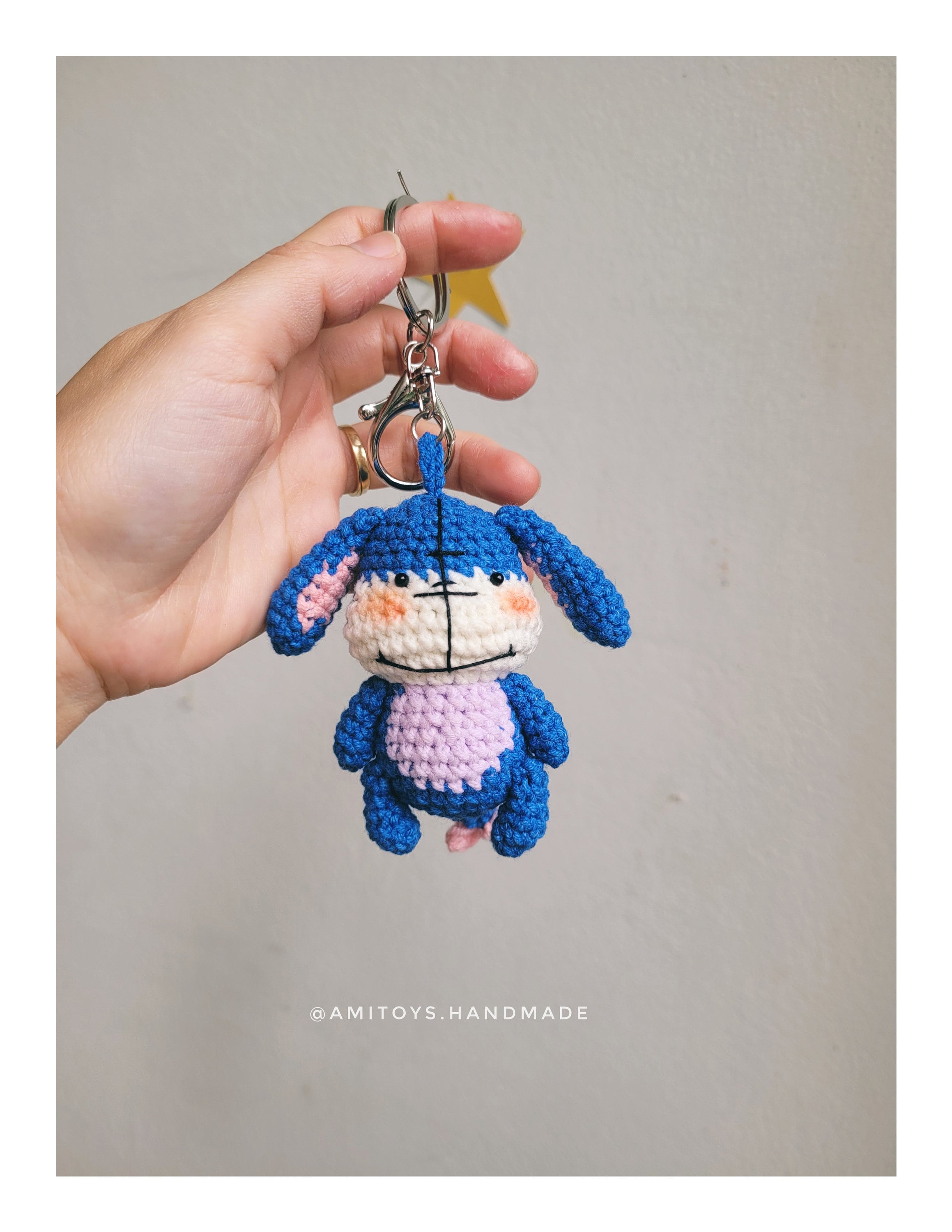 かぎ針編みのくまのプーさんと仲間たちのキーホルダー：ハンドメイド