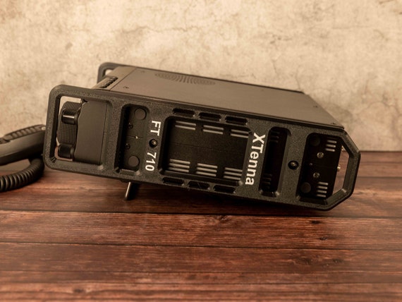 Yaesu FT-710 受信機 ケース付き Amazon | 八重洲無線 （YAESU) FT-710 AESS HF/50MHz帯 SDR