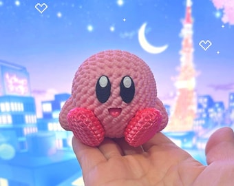 Amigo de escritorio Kirby + Textura de ganchillo impresa en 3D + Decoración de escritorio kawaii adorable + Configuración gamer en tonos pastel + Accesorio de escritorio