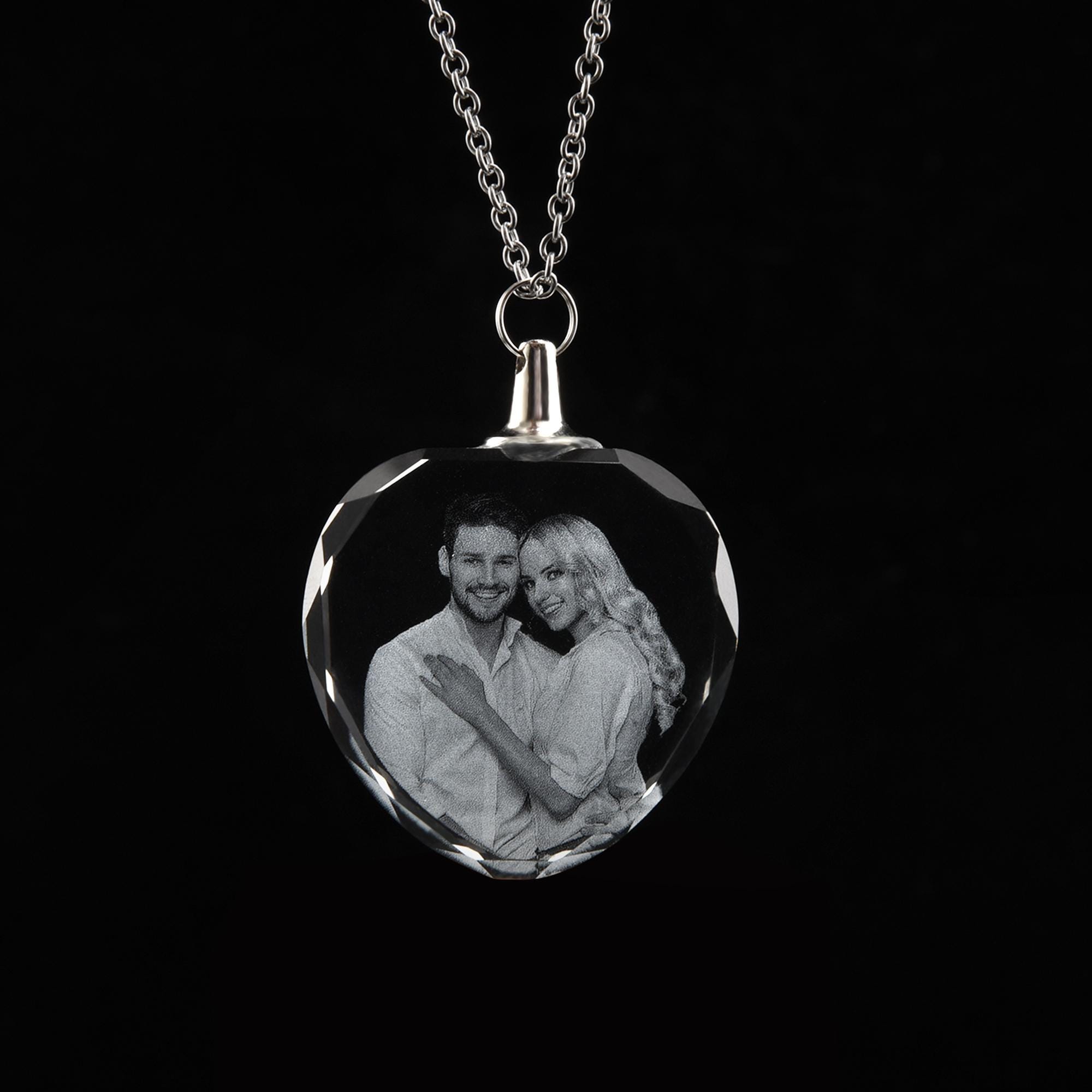 Collana di cristallo con foto personalizzata, immagine incisa al laser, ciondolo con collana personalizzata, regalo di anniversario personalizzato per lei, collana commemorativa personalizzata - Italia