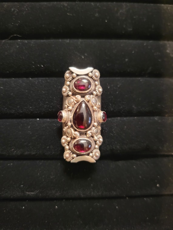 Beautiful silver and garnet ring