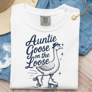 Funny Aunt Shirt – Cool Aunt Like a Mom Only Cooler Tee – Auntie Life T-Shirt – Sarcastic Gift for Aunt – Best Aunt Ever Humor Shirt