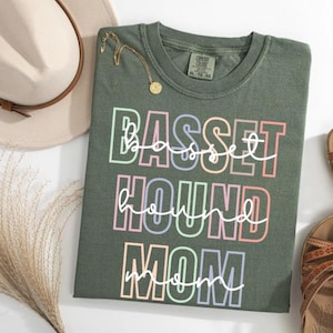Basset Hound Mom Shirt – Cute Dog Lover Gift – Basset Dog Mama Tee – Funny Basset Hound Owner Shirt – Basset Mom Gift – Dog Mom Shirt