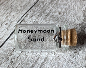 Handmade Heart Shaped Glass Cork Empty Bottle Honeymoon Sand Keepsake Jar Honeymoon Souvenir Gift for Newlywed Couple 2Pcs with Gift Box 