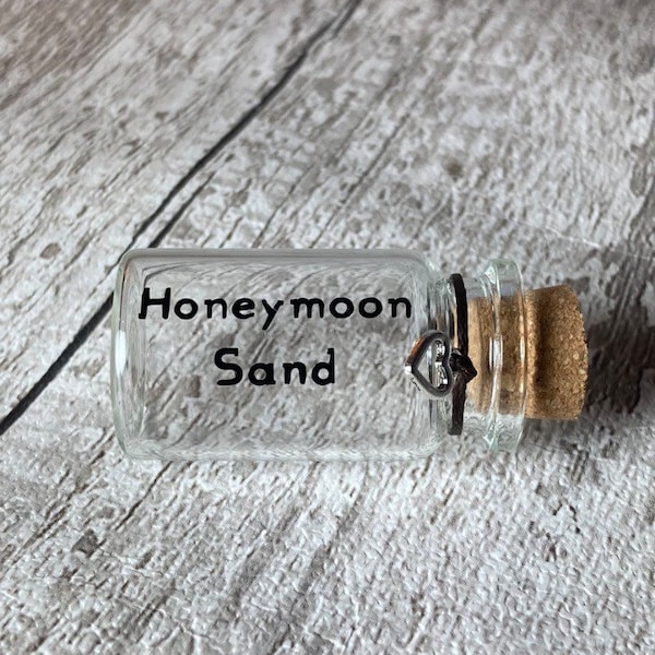 Honeymoon Keepsake, Unique Wedding Gift, Small Honeymoon Sand Bottle, Wedding keepsake, Bride gift, Mr and Mrs Couple Gift, Beach honeymoon