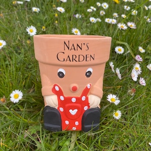 Personalised Plant Pot, Nan’s Garden Gift, Mum Flowerpot, Mother’s Day Gift idea, Grandma birthday gift,Gardener Gift,Gift For her,Nana gift