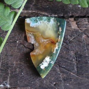 Natural Drussy Manakara Agate Triangle Cabochon Matching For Jewelry Artist