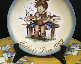 Hummel Mother’s Day 1982 Plate