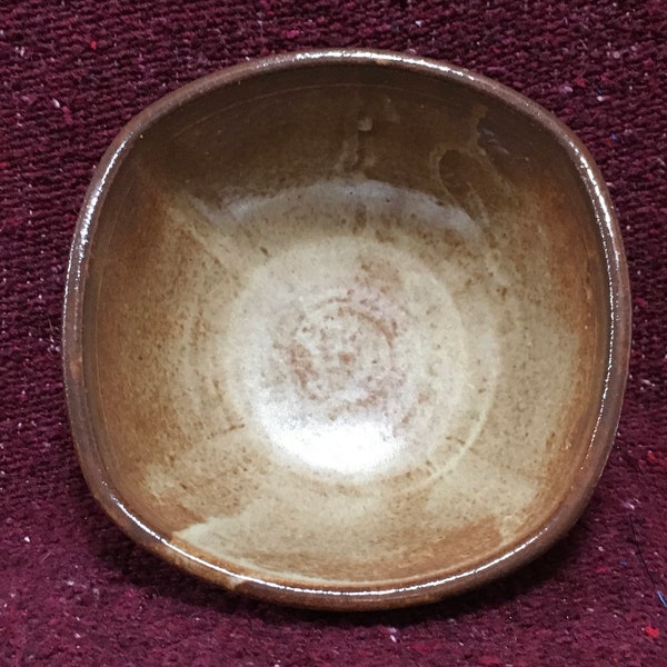 Signed,Spiral Design Pottery Bowl (1990’s) Pre-owned.