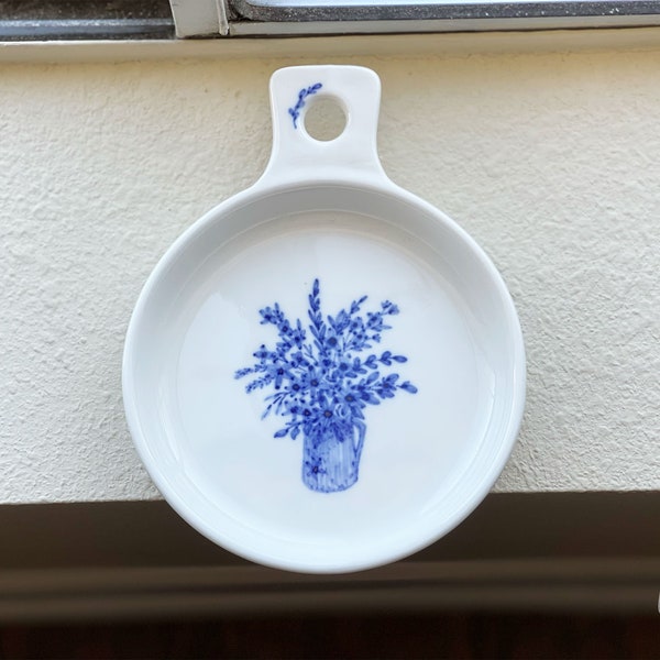 medium plate with handle and hole for wall hanging, tableware, floral pattern