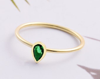 Natural Pear Shape Emerald Solitaire Ring, Tear Drop Emerald Bezel Set Gemstone Ring, Minimalist Stacking Promise Ring, Emerald Jewelry