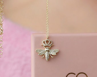 Gold Diamond Queen Bee Necklace Pendant, Dainty 14k Solid Gold Honeycomb Bee Necklace, Bee Jewelry for Insect Lover, Christmas Gift for Mom