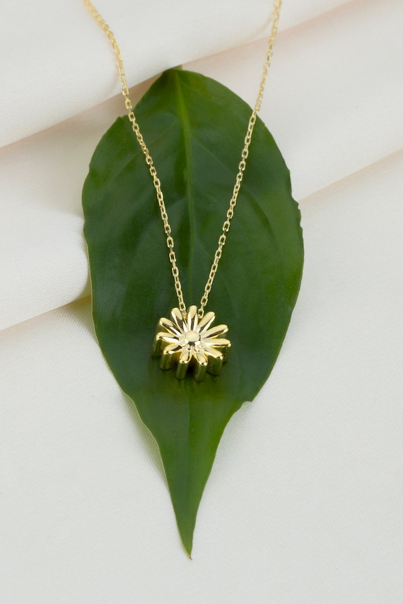 Mini Daisy Necklace with Diamond Center for Women | Jennifer Meyer