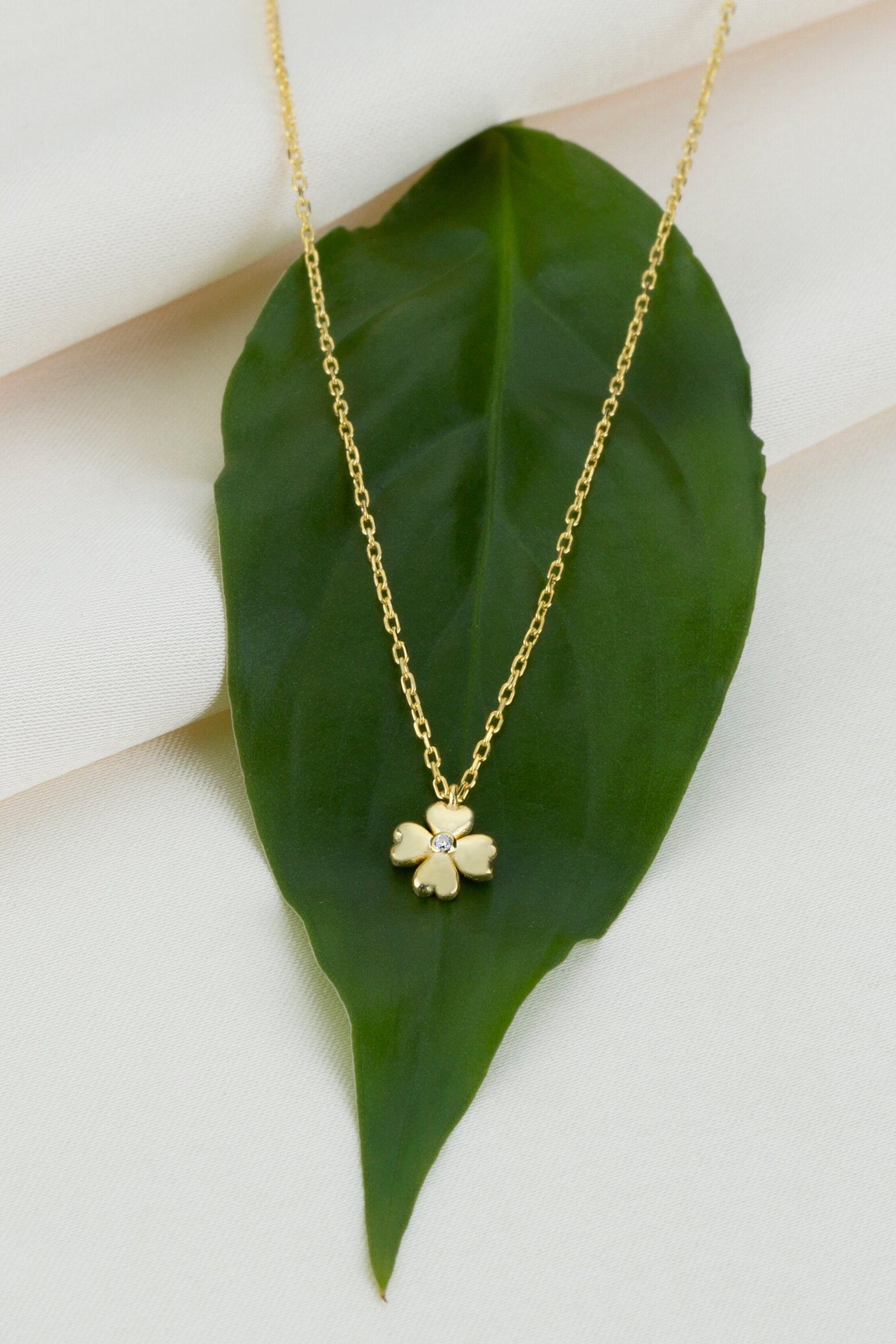 [LLOYD] 韓国☆10K Gold☆Heart clover lucky necklace LLOYD] 韓国☆10K Gold☆Heart clover lucky necklace