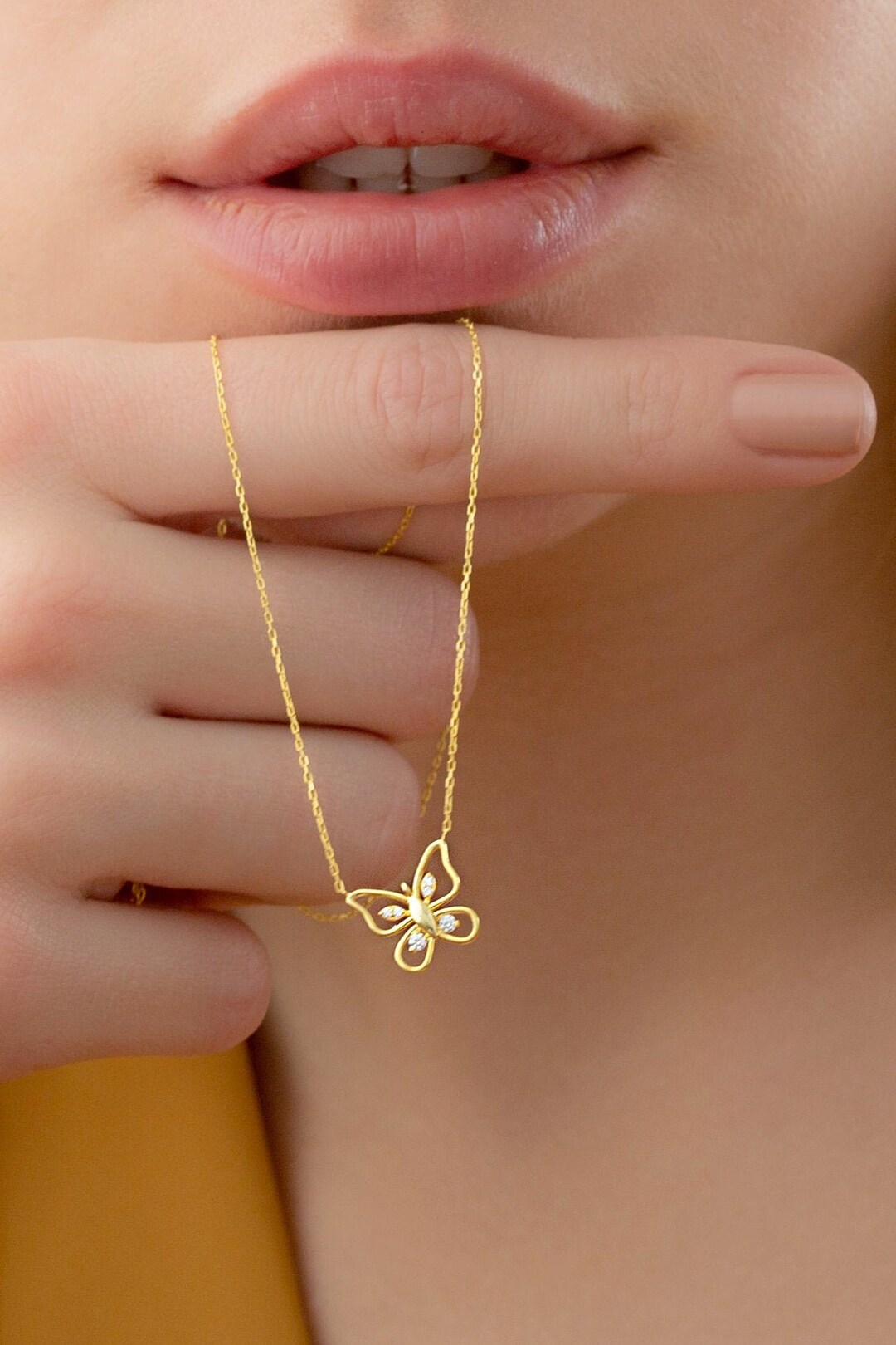 BUTTERFLY MOP DIAMOND NECKLACE