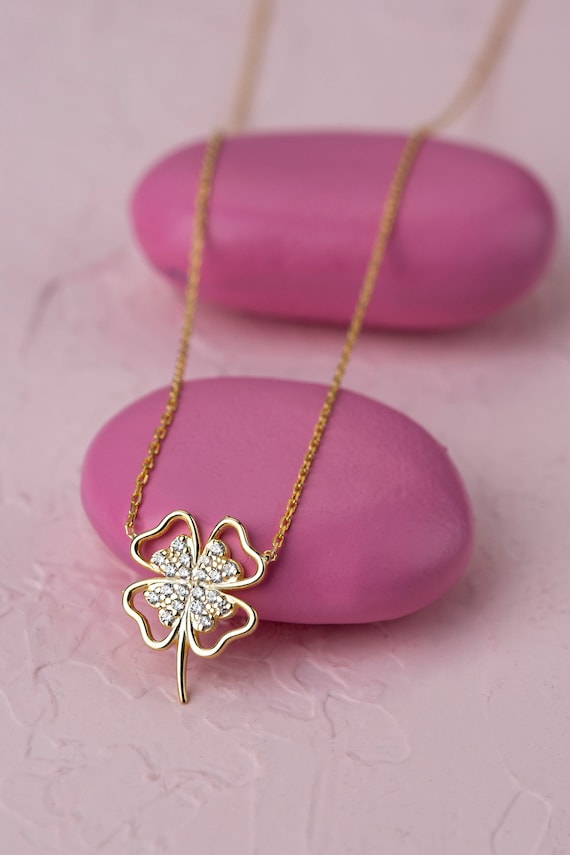 Diamond sale clover necklace