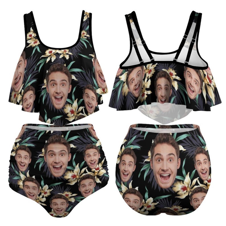 K&ouml;nnte beinhalten: Ein schwarzer Bikini mit einem Blumendruck, der ein sich wiederholendes Muster eines menschlichen Gesichts zeigt. Das Bikinioberteil hat einen R&uuml;schenrand und das Unterteil ist hoch tailliert.