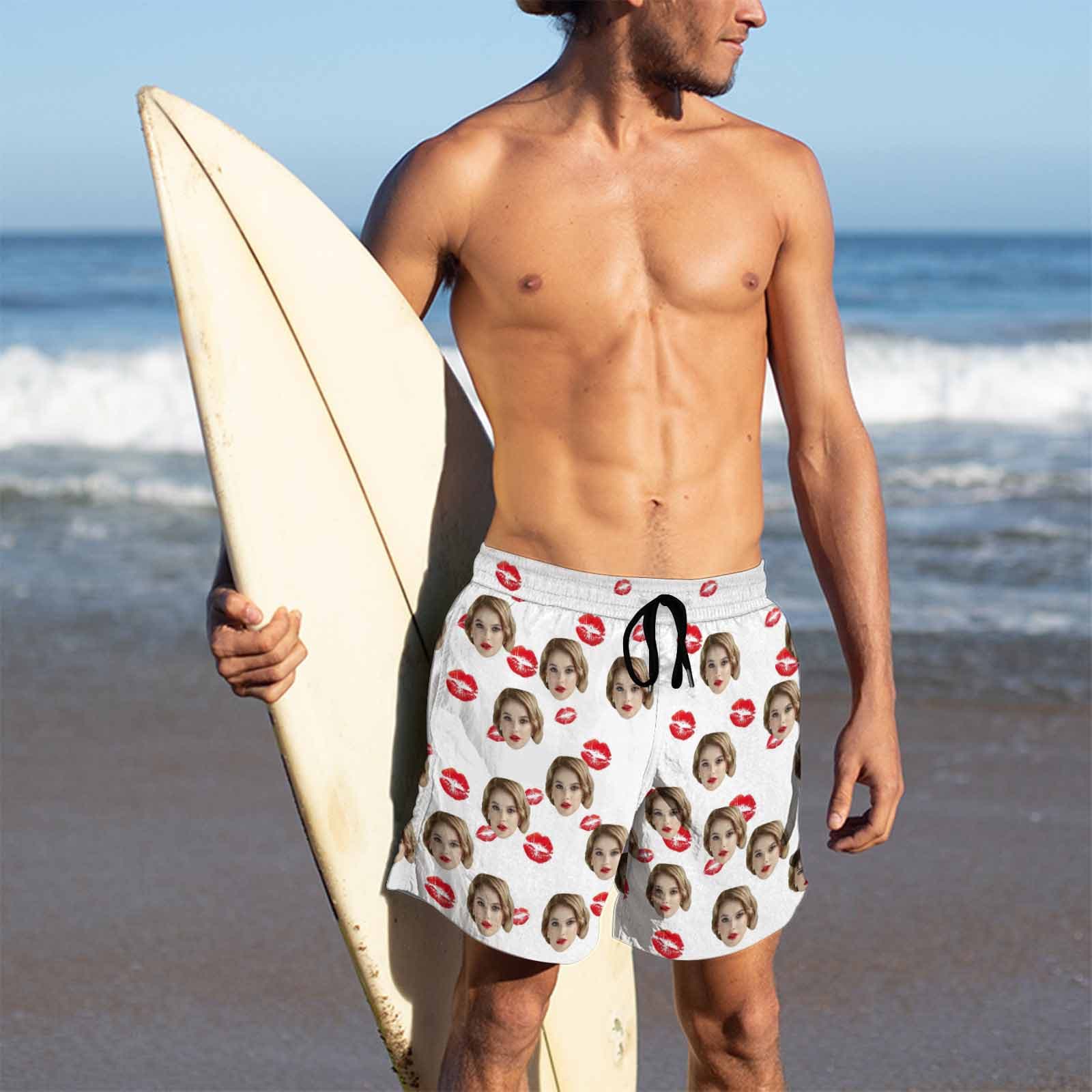 Discover Personalisiertes Gesicht Lippen Strand Shorts