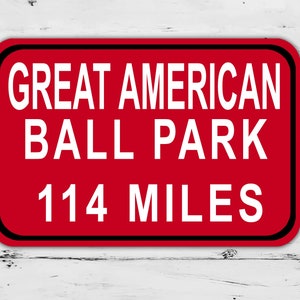 Letrero personalizado de Great American Ball Park Cincinnati Reds Distancia Millas Baseball Road Home Regalo personalizado Lámina metálica