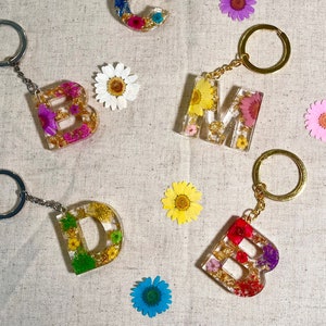 Letras de resina personalizadas y llaveros de flores multicolores / Llaveros de resina / Llaveros de flores / Llaveros de flores de dos colores