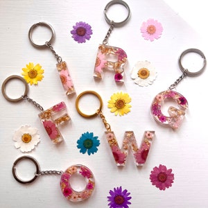 Llaveros de flores de resina personalizados / Llaveros personalizados / Regalos para ella / Regalos hechos a mano / Regalo de Navidad / Primavera / Regalo de Pascua Pink