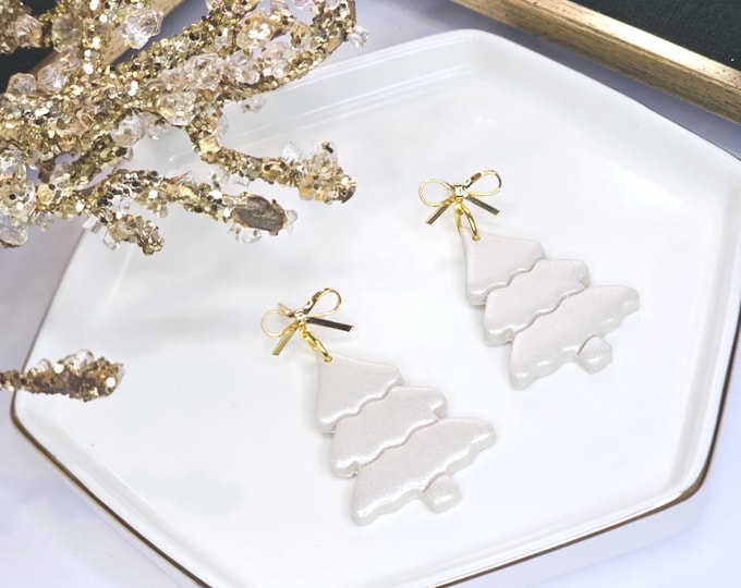 White Christmas Tree Earrings – Handmade Clay Earrings with Gold Bow & Shimmer Finish, Festive Holiday Jewelry for Women, Christmas gift