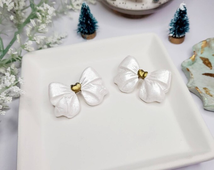 Shiny white bow stud earring | Christmas earrings |polymer clay earring | handmade jewelry | handmade earring | gift for her | clay earrings