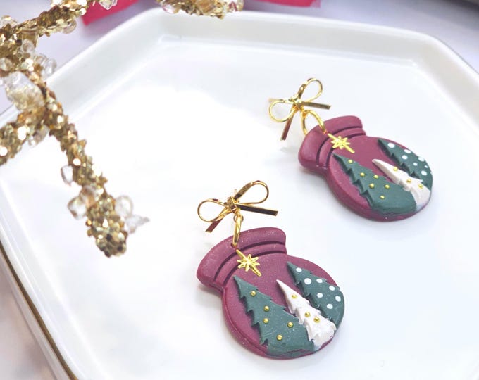 Red Snow Globe Christmas Earrings – Handmade green  Tree Clay Earrings with Gold Bow & Star, Festive Holiday Jewelry, Christmas gift
