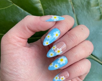 BLOSSOM | Light Blue French Tip Press On Nails with Daisy Accents | 90s Style Retro Flower Nails | Spring Nail Set High Quality Nail Set