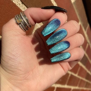 AQUAMARINE | Blue Green And Pink Color-Shifting Cat Eye Press On Nails | Witchy Nails | Glue On Nails False Nails | Coffin Ballerina Nails