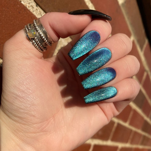 AQUAMARINE | Blue Green And Pink Color-Shifting Cat Eye Press On Nails | Witchy Nails | Glue On Nails False Nails | Coffin Ballerina Nails