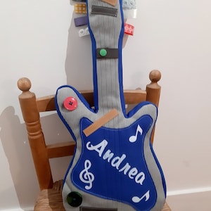 Doudou Guitare pour musicien en herbe image 1