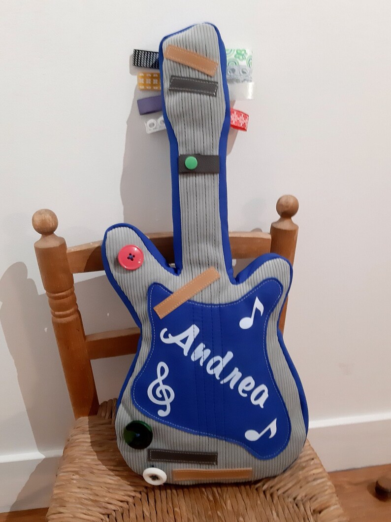 Doudou Guitare pour musicien en herbe image 1