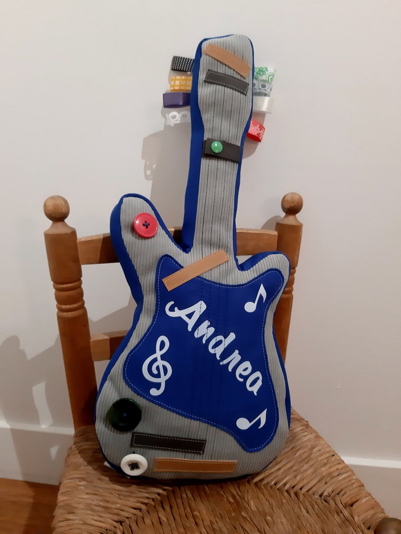 Doudou Guitare pour musicien en herbe image 2