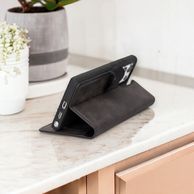 Samsung S25 leather case, detachable wallet case, magnetic phone cover, 2-in-1 wallet case,  card slots, shockproof case, premium leather phone case, Samsung S25 wallet cover, magnetic closure, kickstand case, durable phone case, card holder case