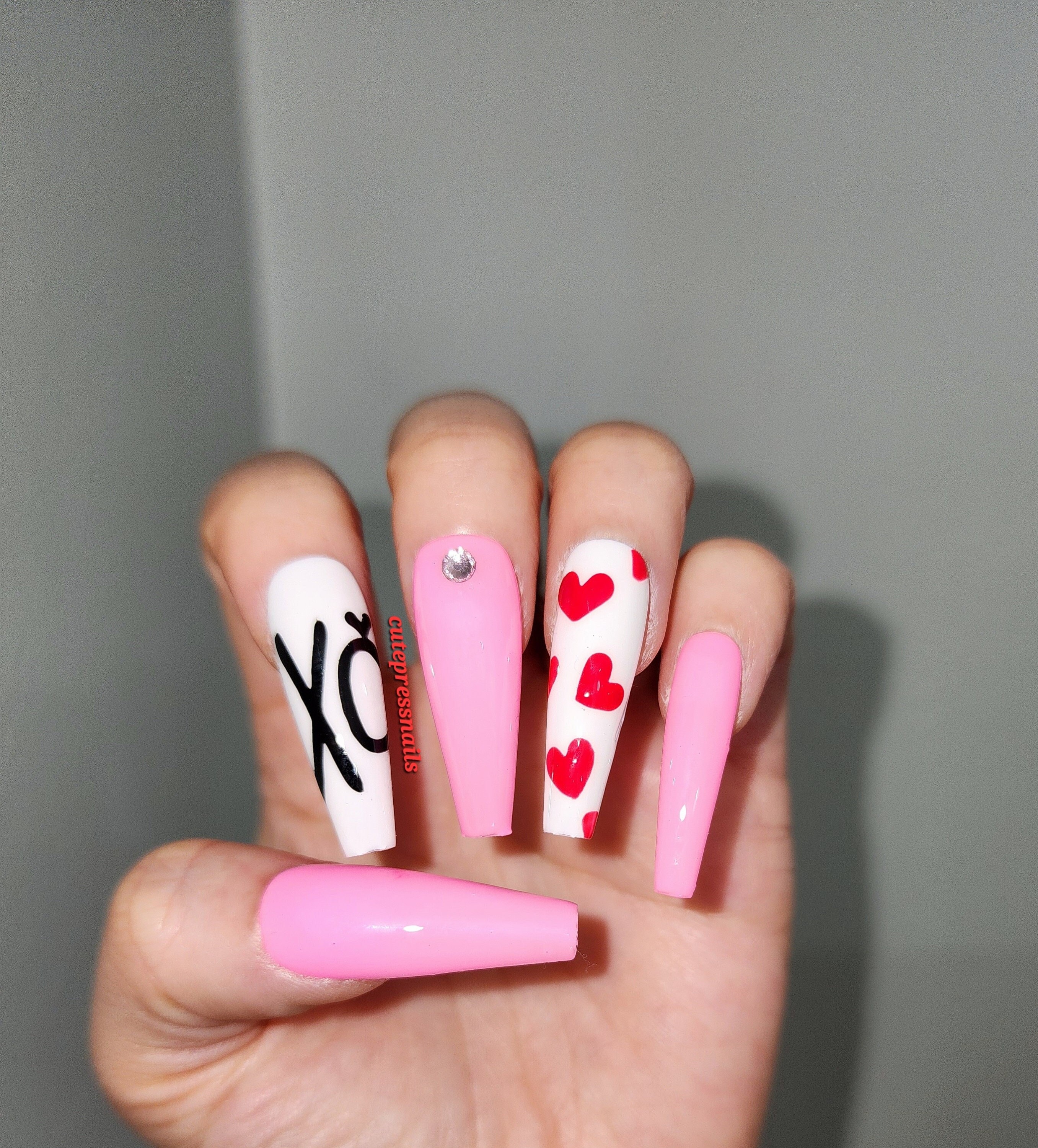 Valentines Day XOXO Press on Nails | Glue on Nails | Short Nails