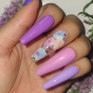 Prensa Floral Lavanda nas Unhas