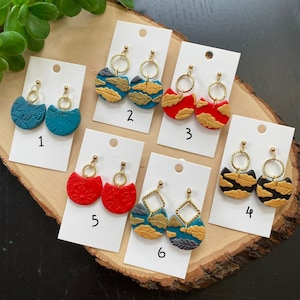 Small leaf clay earrings with brass accents / handmade clay earrings / texture clay  earrings / leaf clay earrings / clay earrings with leaf