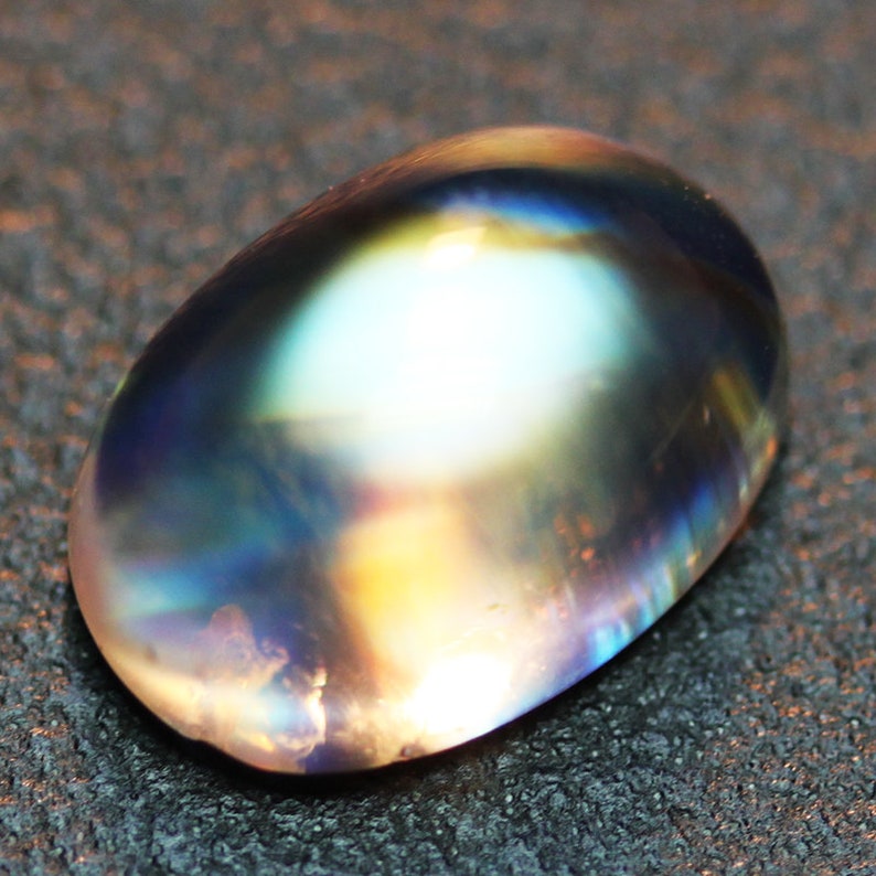 2.46Ct Amazing Real Srilankan Rainbow Moonstone Cab 2.46Ct Amazing Real Srilankan Rainbow Moonstone Cab