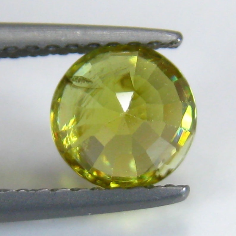 Sparkling Natural Greenish Yellow Sphene 6mm Round 1.25CT