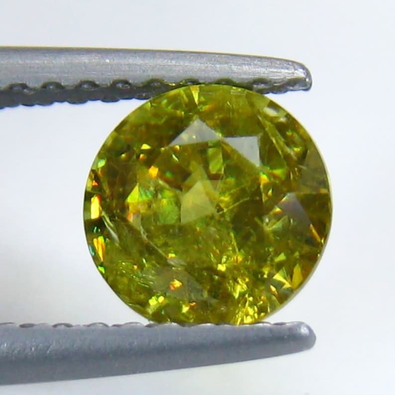 Sparkling Natural Greenish Yellow Sphene 6mm Round 1.25CT