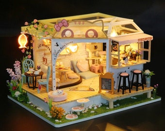 Kit fai da te per una casa in miniatura: la casa delle bambole Magic Study con luci a LED - Italia