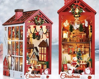 Peut inclure: Deux maisons de poupée de village de Noël en bois rouge avec des lumières, des fenêtres et des décorations de Noël miniatures. Les maisons de poupée sont décorées des mots "Noël" et "Joyeux Noël".