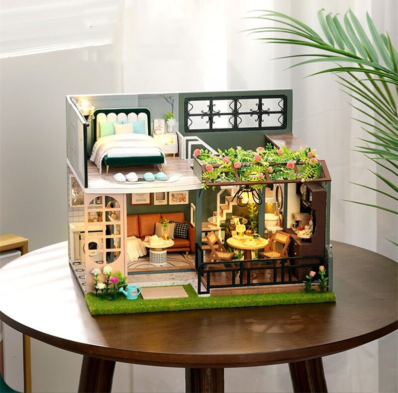 ロフトアパートメントガーデンミニチュアドールハウスキット || 1:24